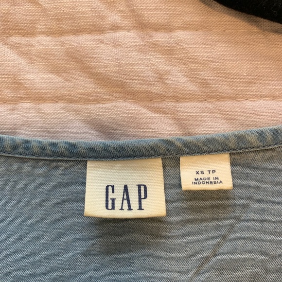 Gap flowy top - Picture 2 of 2